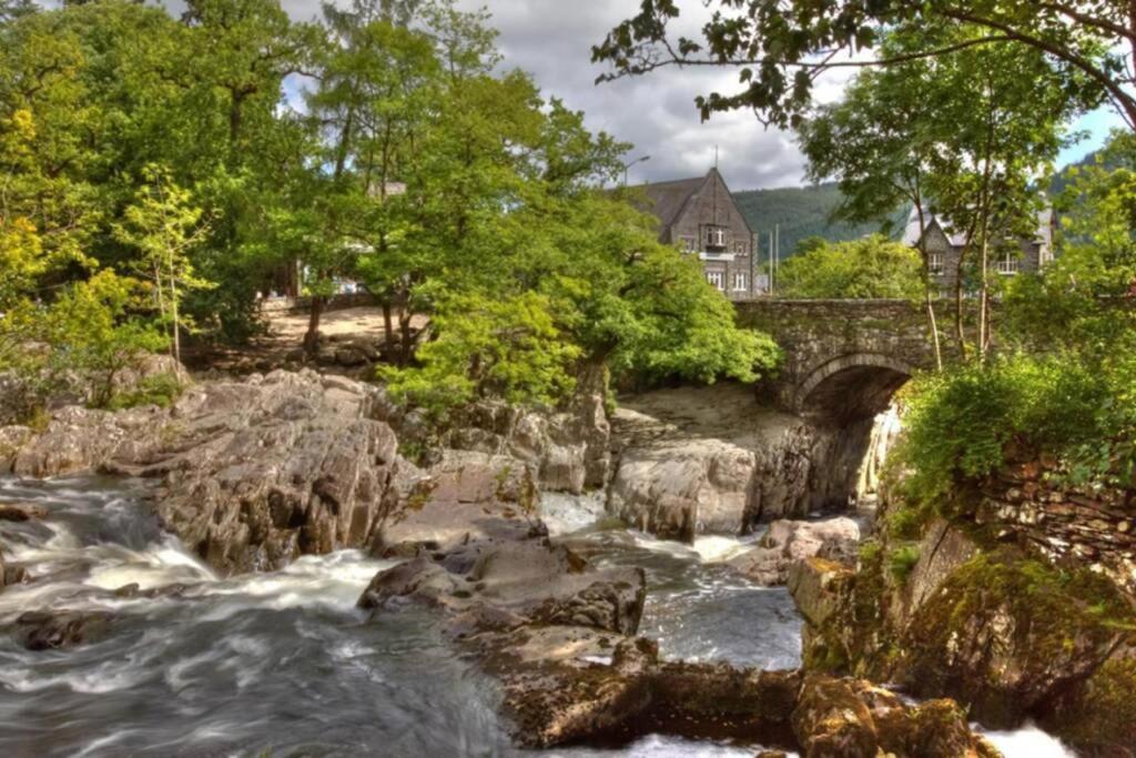 Semi Detached Cottage Snowdonia With Hot Tub Tal-y-Cafn Exteriér fotografie